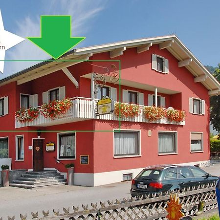 Wirtshaus Zum Stern Hotell Satteins Exteriör bild