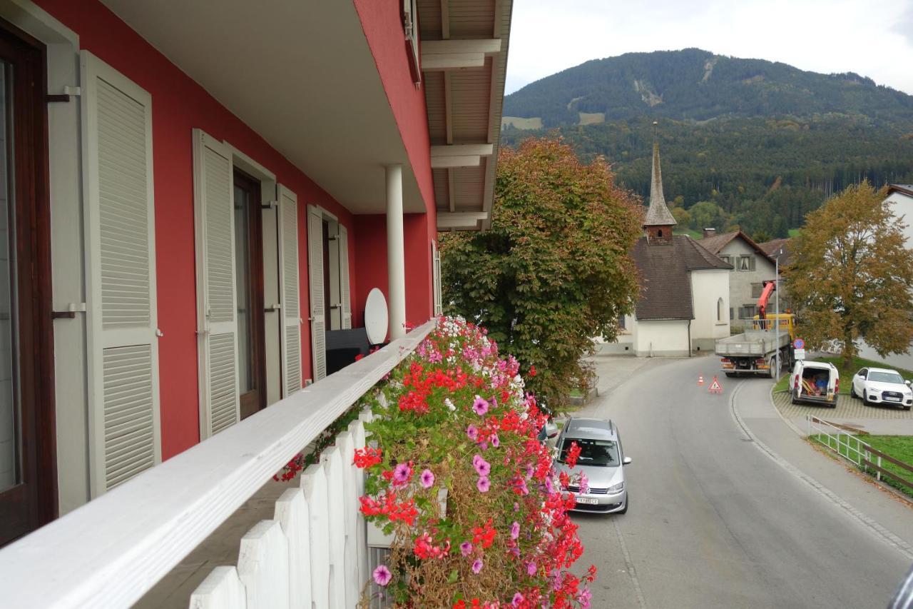 Wirtshaus Zum Stern Hotell Satteins Exteriör bild
